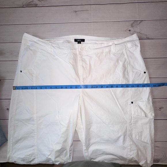 Ellos Women’s White Cargo Capri Pants - Size 26 Lightweight Summer Beach Vacay - Picture 6 of 7